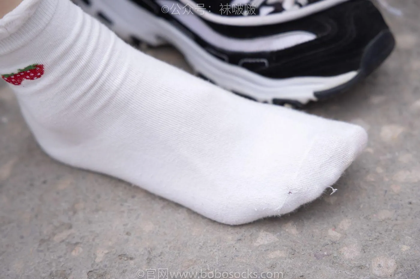 [BoBoSocks袜啵啵]NO.016 熊熊-斯凯奇运动鞋、棉袜（踩脏）、裸足 [147P]插图7
